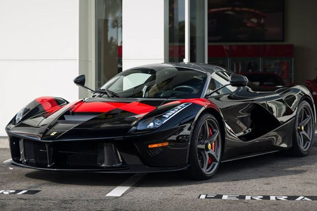 Black And Red Ferrari LaFerrari