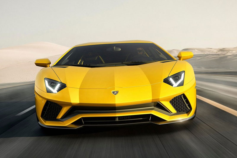 2017 Lamborghini Aventador S unveiled