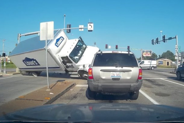 Lowes Truck Runs Red Light