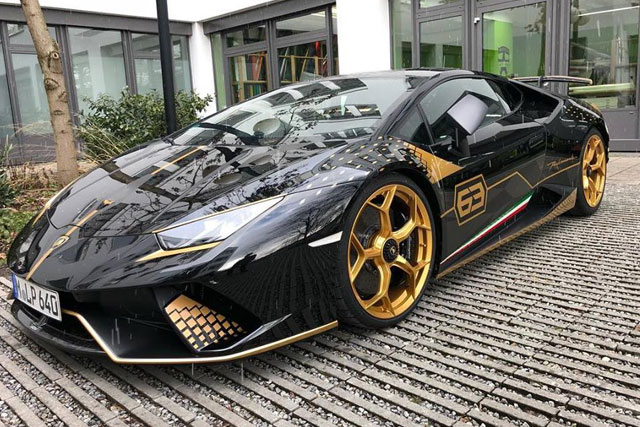 Batman's Lamborghini Huracan Performante Shows Up