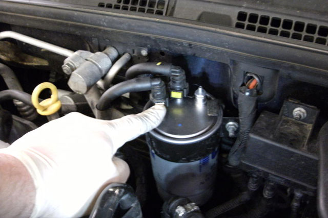 Replacing Fuel Filter