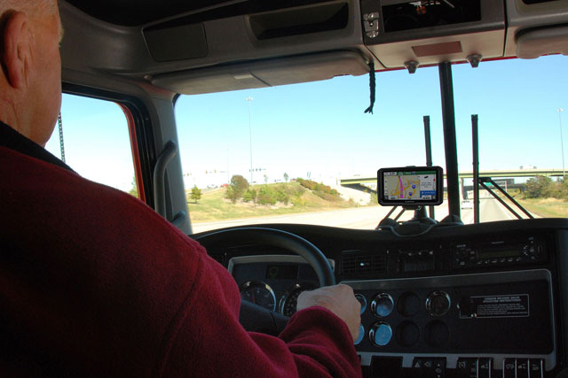 Importance of GPS Navigation for Commercial Truck Drivers