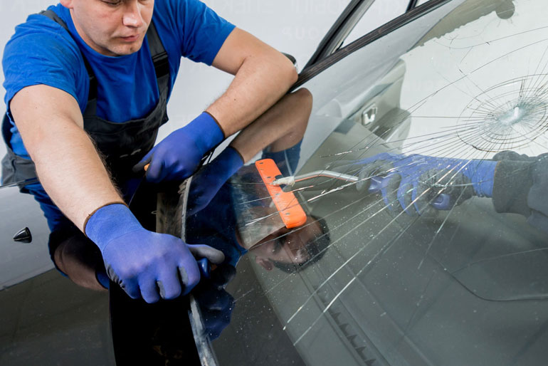 Six Benefits of Auto Glass Repair Service
