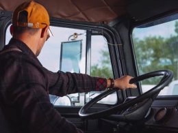 8 Essential Truck Driver Safety Tips to Minimize Risk