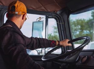 8 Essential Truck Driver Safety Tips to Minimize Risk