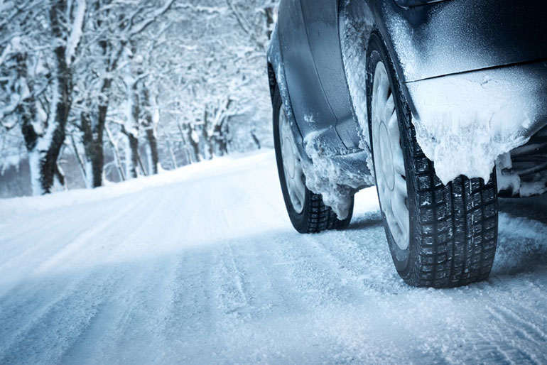 5 Essential Tips for Driving in the Snow